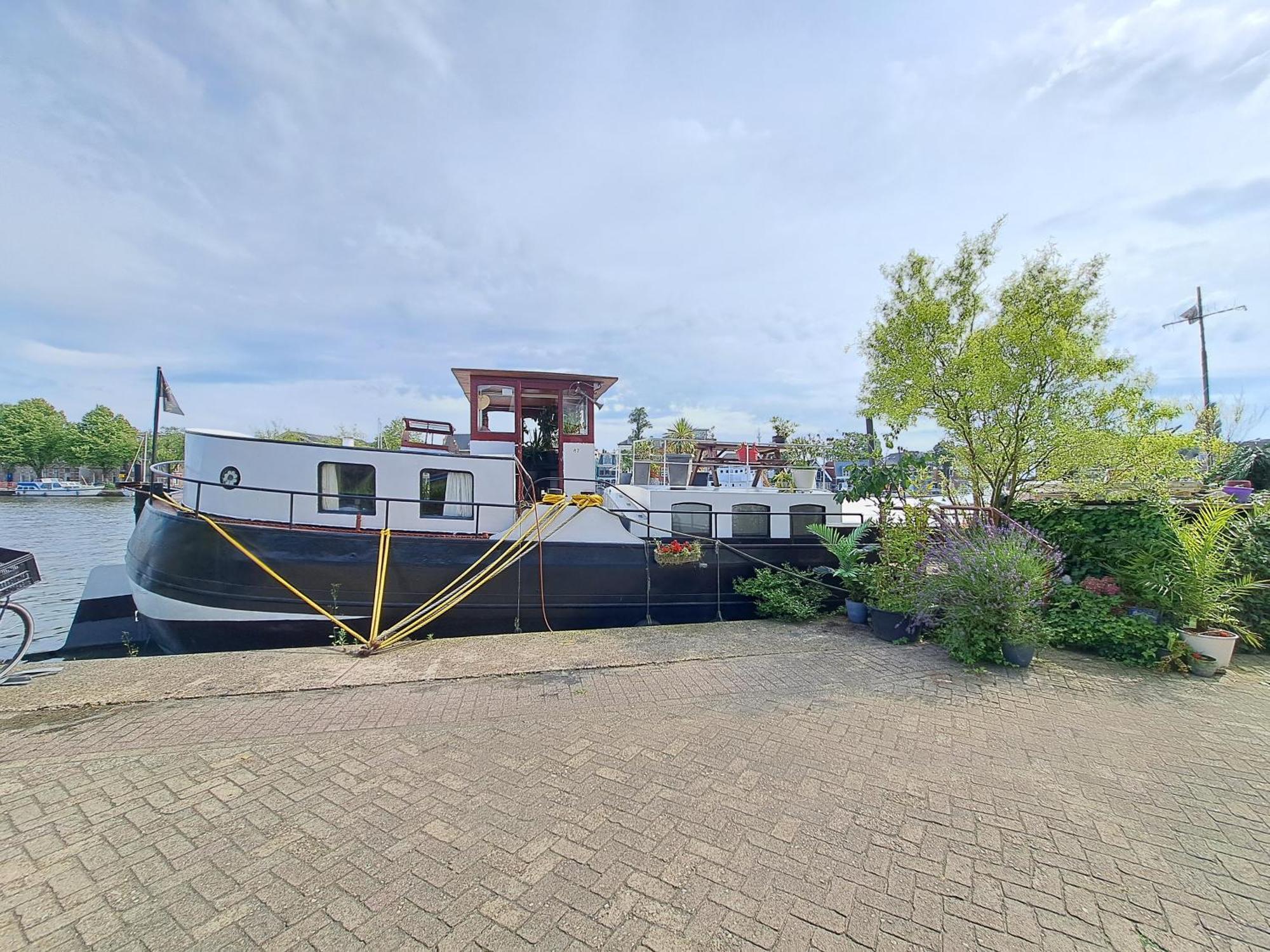 B&B Teddy "Prachtig Authentiek Woonschip Uit 1912, 15 Minuten Van Amsterdam" Wormer Exterior foto