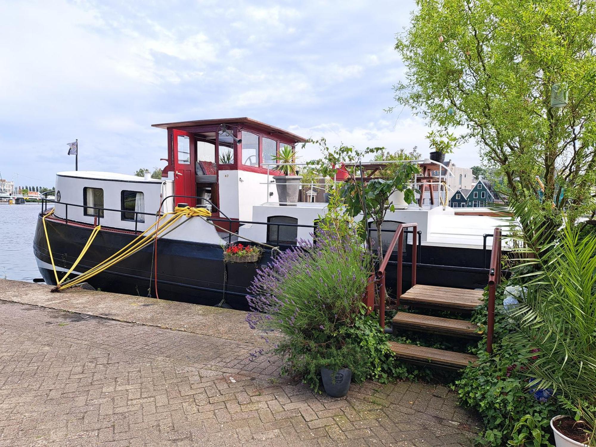 B&B Teddy "Prachtig Authentiek Woonschip Uit 1912, 15 Minuten Van Amsterdam" Wormer Exterior foto
