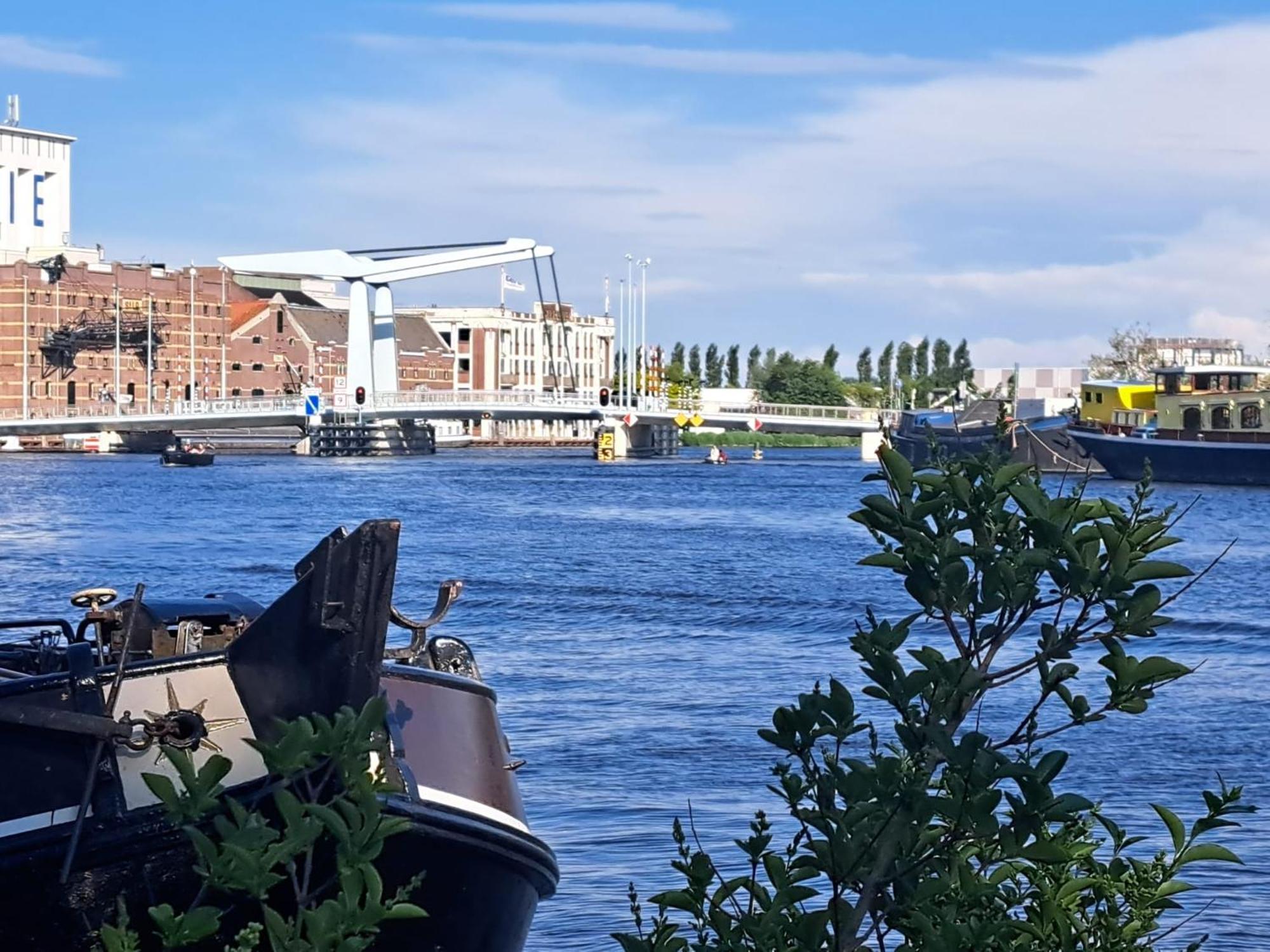 B&B Teddy "Prachtig Authentiek Woonschip Uit 1912, 15 Minuten Van Amsterdam" Wormer Exterior foto
